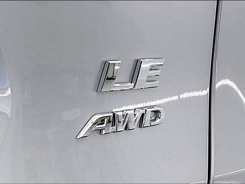 Used 2022 Toyota RAV4 LE AWD/4WD image 7