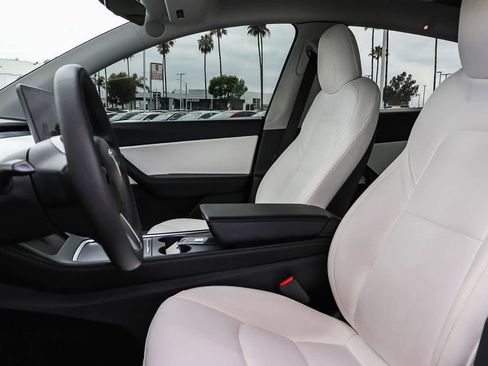 Used 2022 Tesla Model Y Performance AWD/4WD image 23