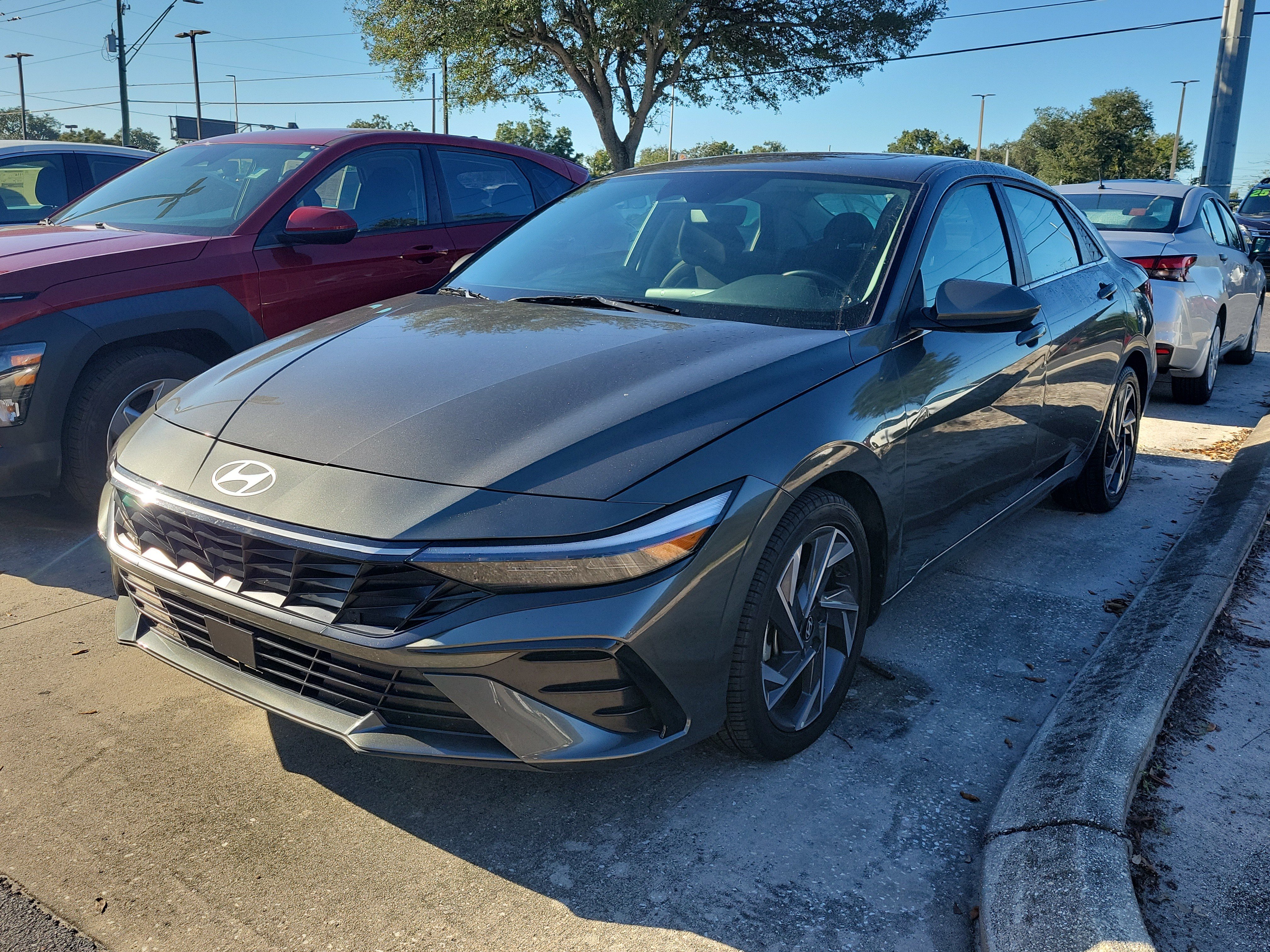 Used 2025 Hyundai Elantra SEL FWD image 3