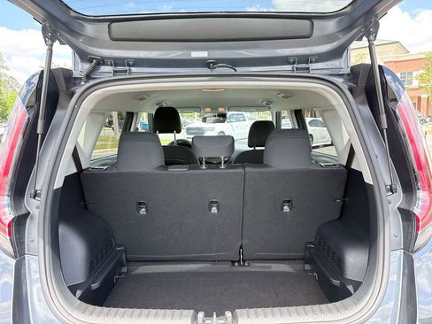 Used 2025 Kia Soul LX w/ LX Technology Package FWD image 21