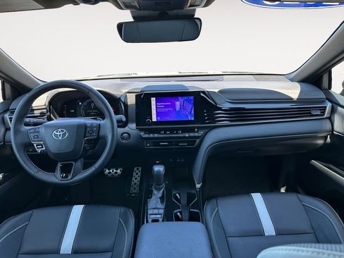 Used 2025 Toyota Camry SE w/ Convenience Package image 10