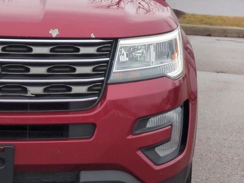 Used 2017 Ford Explorer XLT w/ Equipment Group 202A image 10