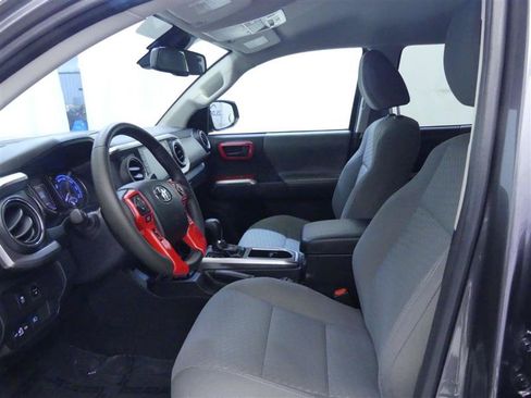 Used 2022 Toyota Tacoma SR5 AWD/4WD image 17
