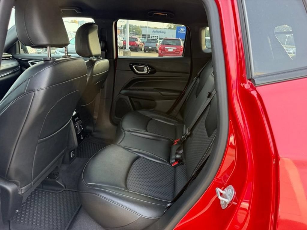 Used 2023 Jeep Compass Latitude w/ Convenience Group AWD/4WD image 9