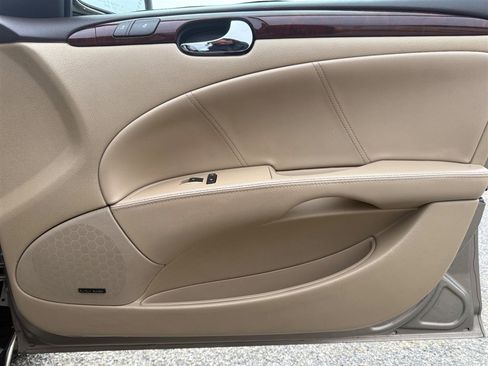 Used 2007 Buick Lucerne CXS image 26