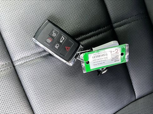 Used 2026 Land Rover Range Rover Velar Dynamic SE image 11