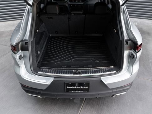 Certified 2025 Porsche Cayenne AWD/4WD image 28