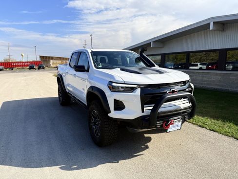 New 2025 Chevrolet Colorado ZR2 w/ Off-Road Front Bumper Package AWD/4WD image 11