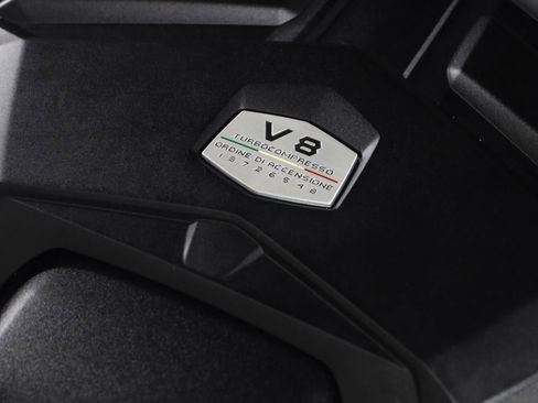 Used 2022 Lamborghini Urus image 32