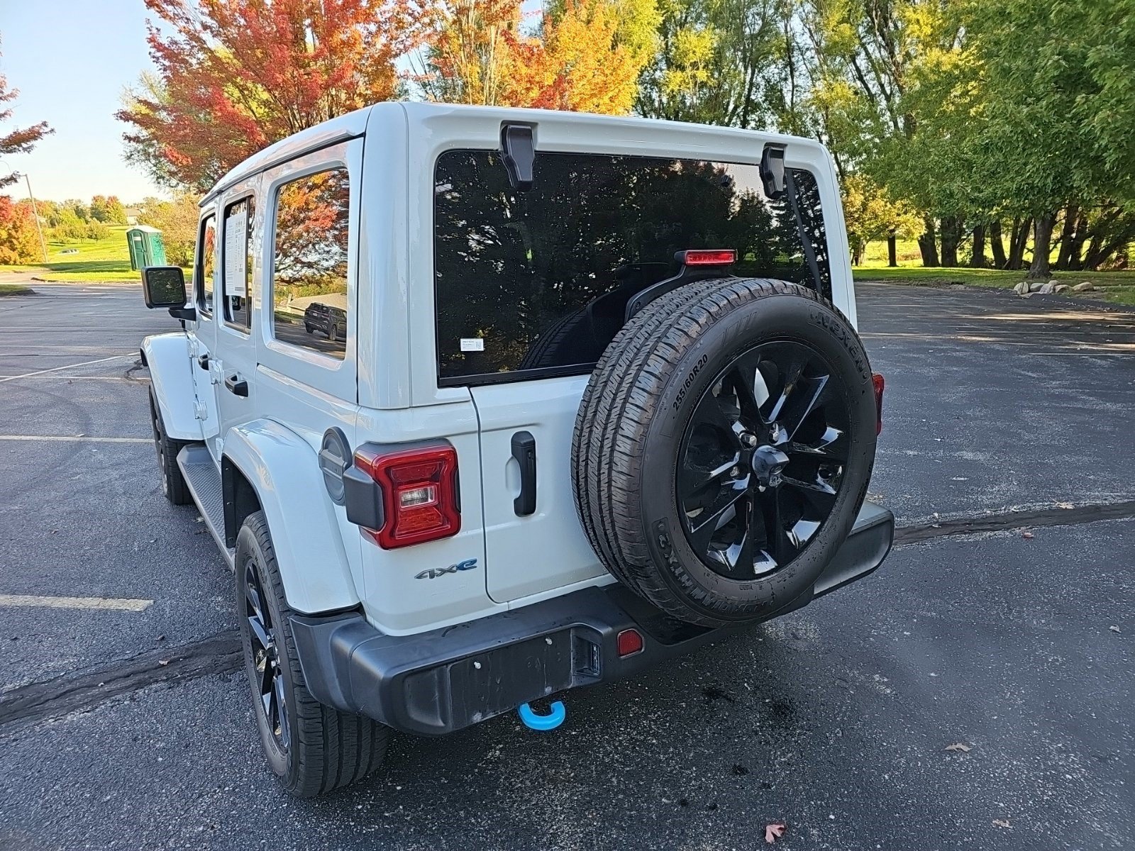 Used 2024 Jeep Wrangler Unlimited Sahara AWD/4WD image 3