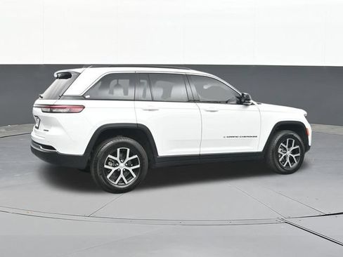 Used 2024 Jeep Grand Cherokee Limited w/ Trailer Tow Package AWD/4WD image 15