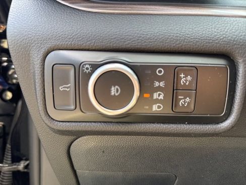 Used 2024 Ford Explorer Limited image 12