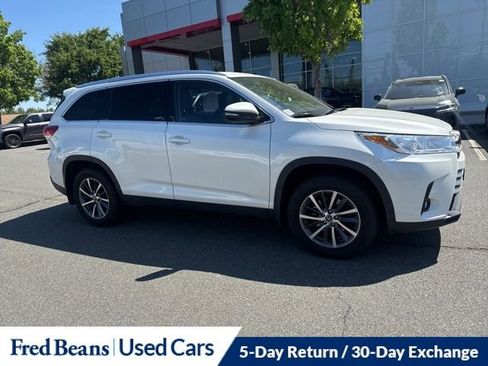 Used 2019 Toyota Highlander XLE AWD/4WD image 4