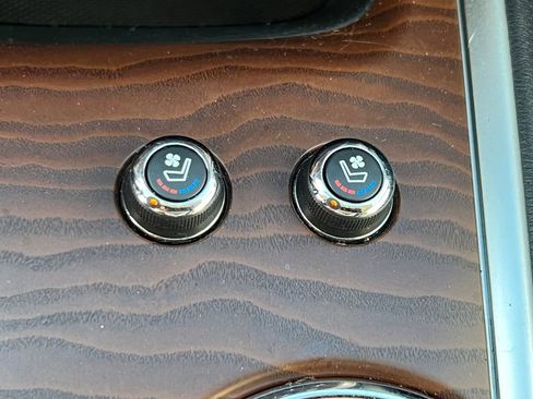 Used 2020 Nissan Pathfinder Platinum image 30