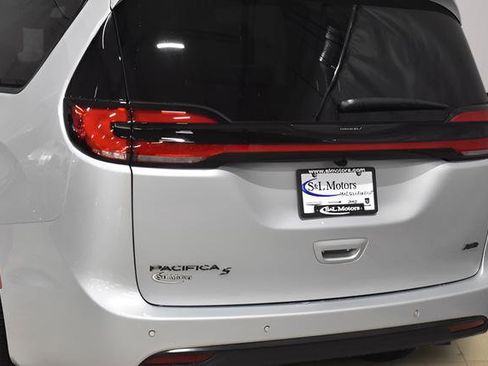 New 2026 Chrysler Pacifica Select w/ S Appearance Package AWD/4WD image 34