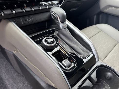 Used 2025 Chevrolet Colorado ZR2 w/ Technology Package image 28