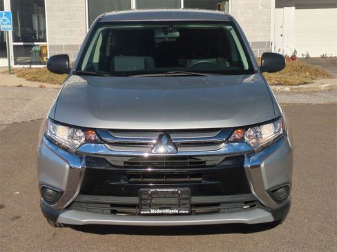 Used 2018 Mitsubishi Outlander ES image 9
