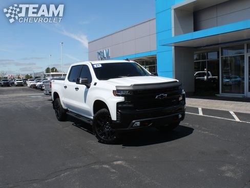 Used 2021 Chevrolet Silverado 1500 LT Trail Boss w/ Convenience Package II AWD/4WD image 2