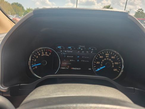 Used 2015 Ford F150 Lariat w/ Equipment Group 502A Luxury AWD/4WD image 14