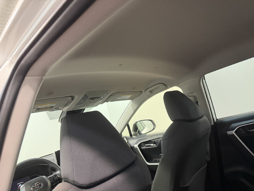 Used 2025 Toyota RAV4 XLE AWD/4WD image 11