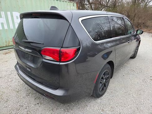 Used 2021 Chrysler Voyager LX image 5