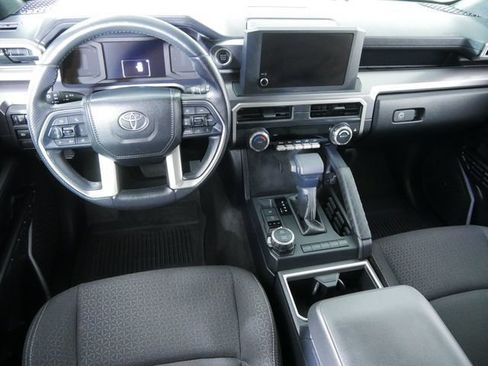 Used 2025 Toyota 4Runner SR5 AWD/4WD image 4