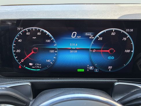 Used 2023 Mercedes-Benz EQB 250+ image 25