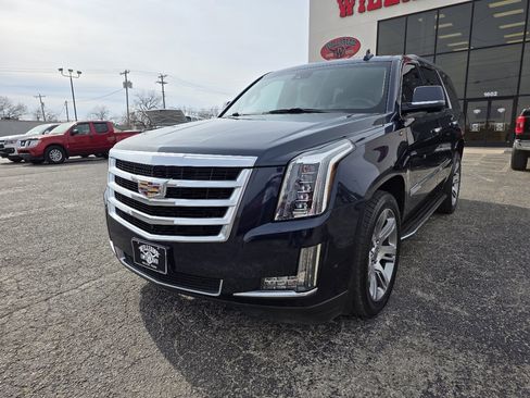 Used 2020 Cadillac Escalade Luxury image 3