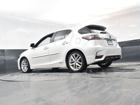 Used 2017 Lexus CT 200h image 25