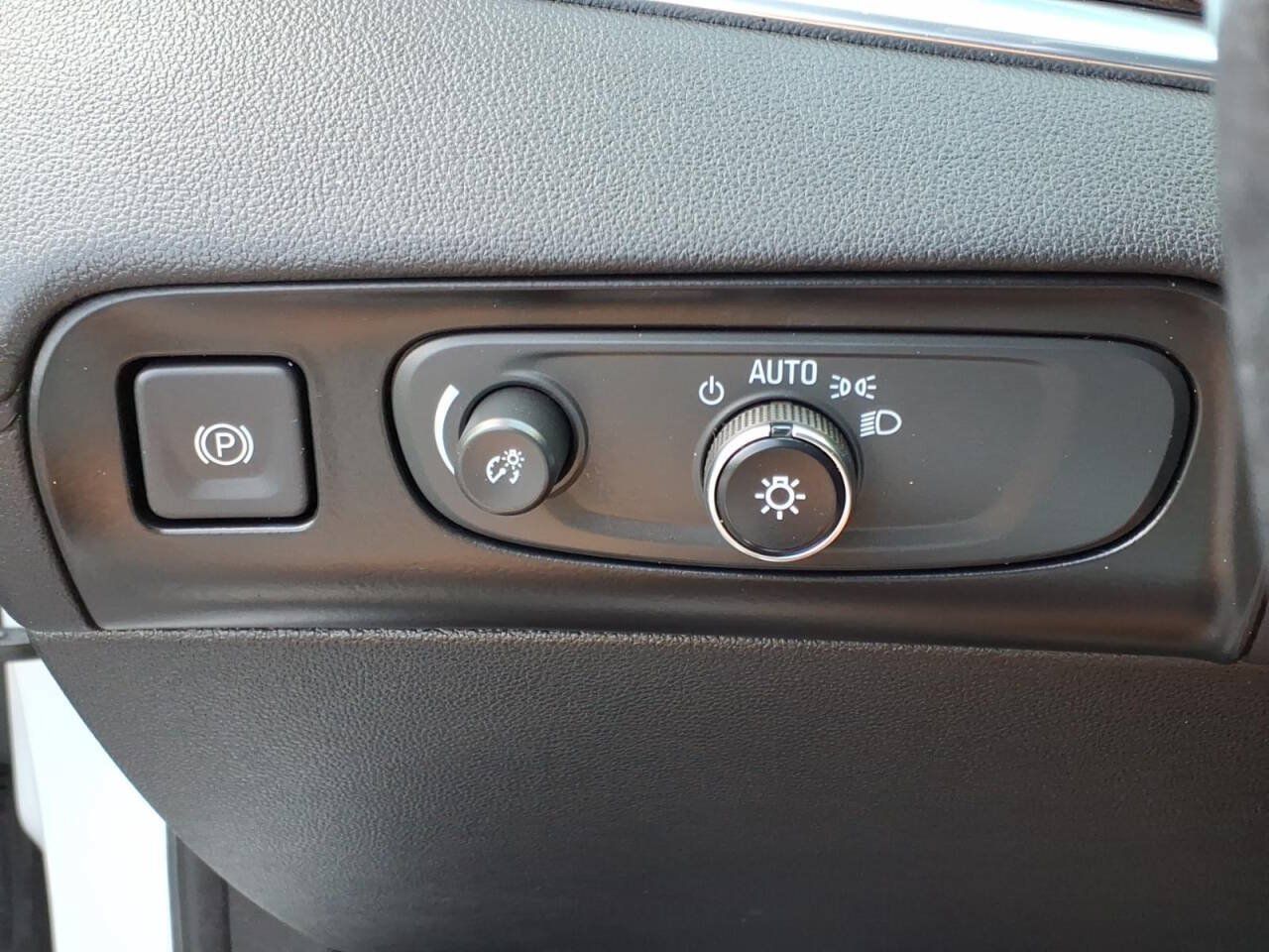 Used 2018 Buick Enclave Avenir w/ Avenir Technology Package AWD/4WD image 20
