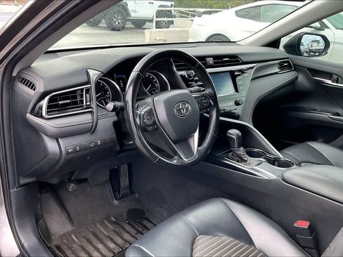 Used 2020 Toyota Camry SE FWD image 2