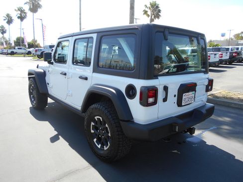 Used 2025 Jeep Wrangler Unlimited Sport AWD/4WD image 2