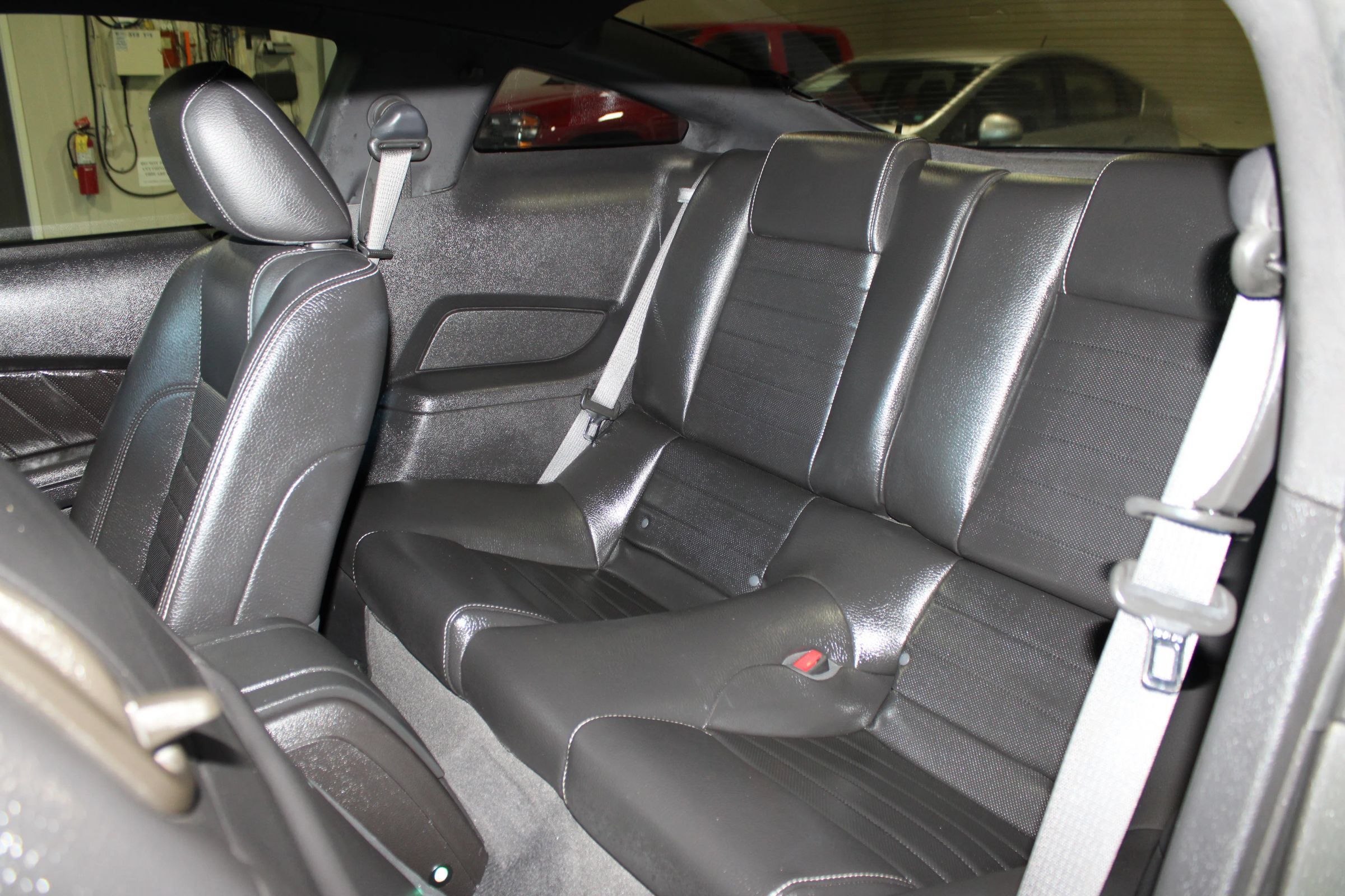 Used 2010 Ford Mustang Coupe RWD image 22