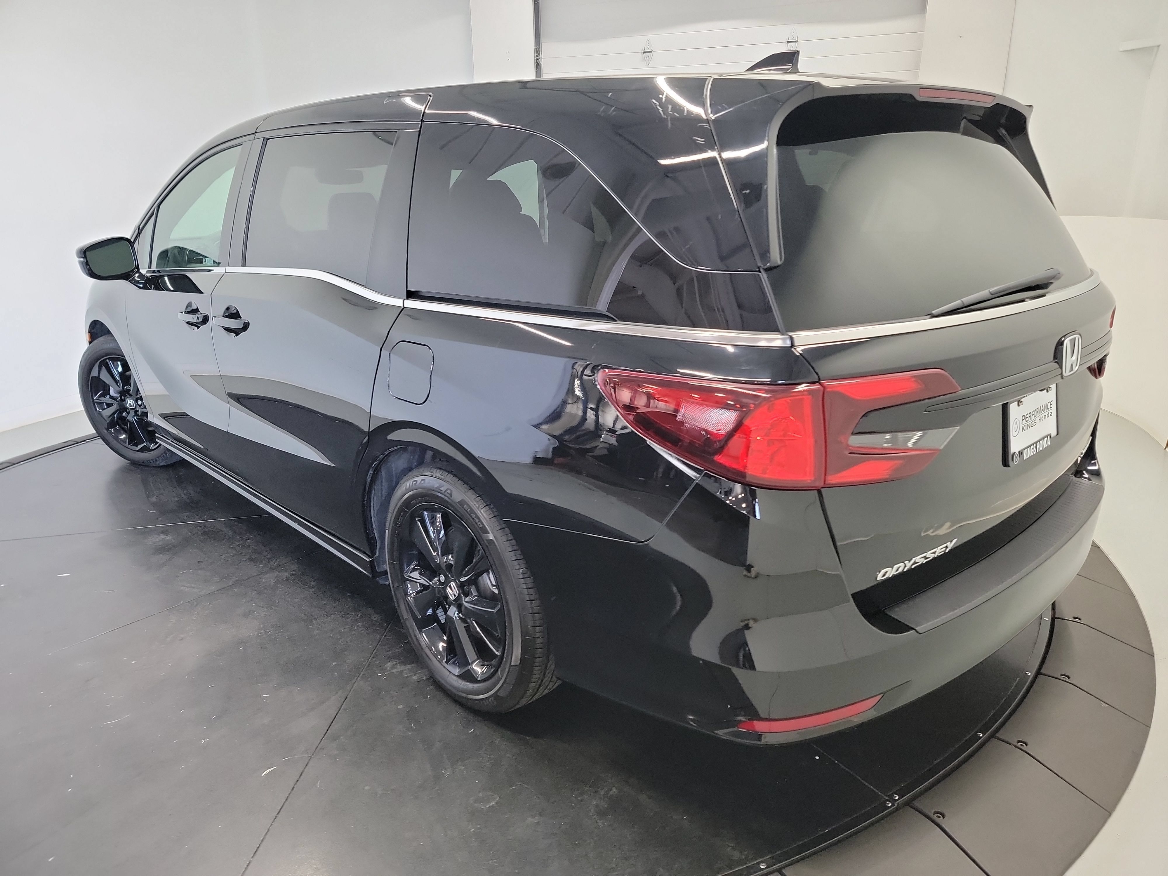 Used 2024 Honda Odyssey Sport image 6