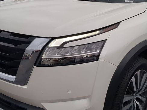 Used 2022 Nissan Pathfinder Platinum w/ Cargo Package image 12