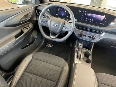 Used 2025 Buick Envista Preferred image 33