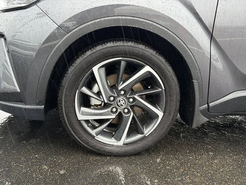 Used 2022 Toyota C-HR Limited image 9