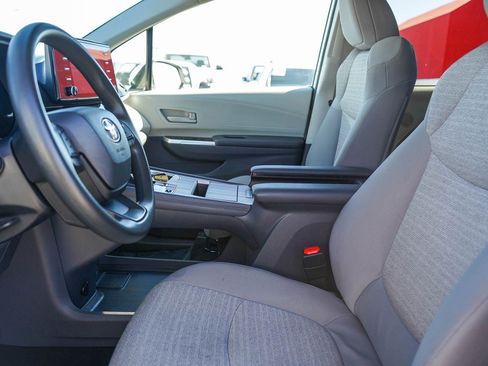 Used 2024 Toyota Sienna LE image 19
