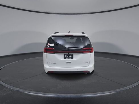 New 2026 Chrysler Pacifica Limited image 13