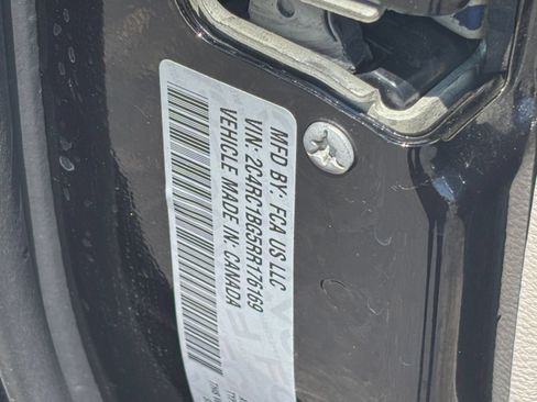 Used 2024 Chrysler Pacifica Touring-L FWD image 31