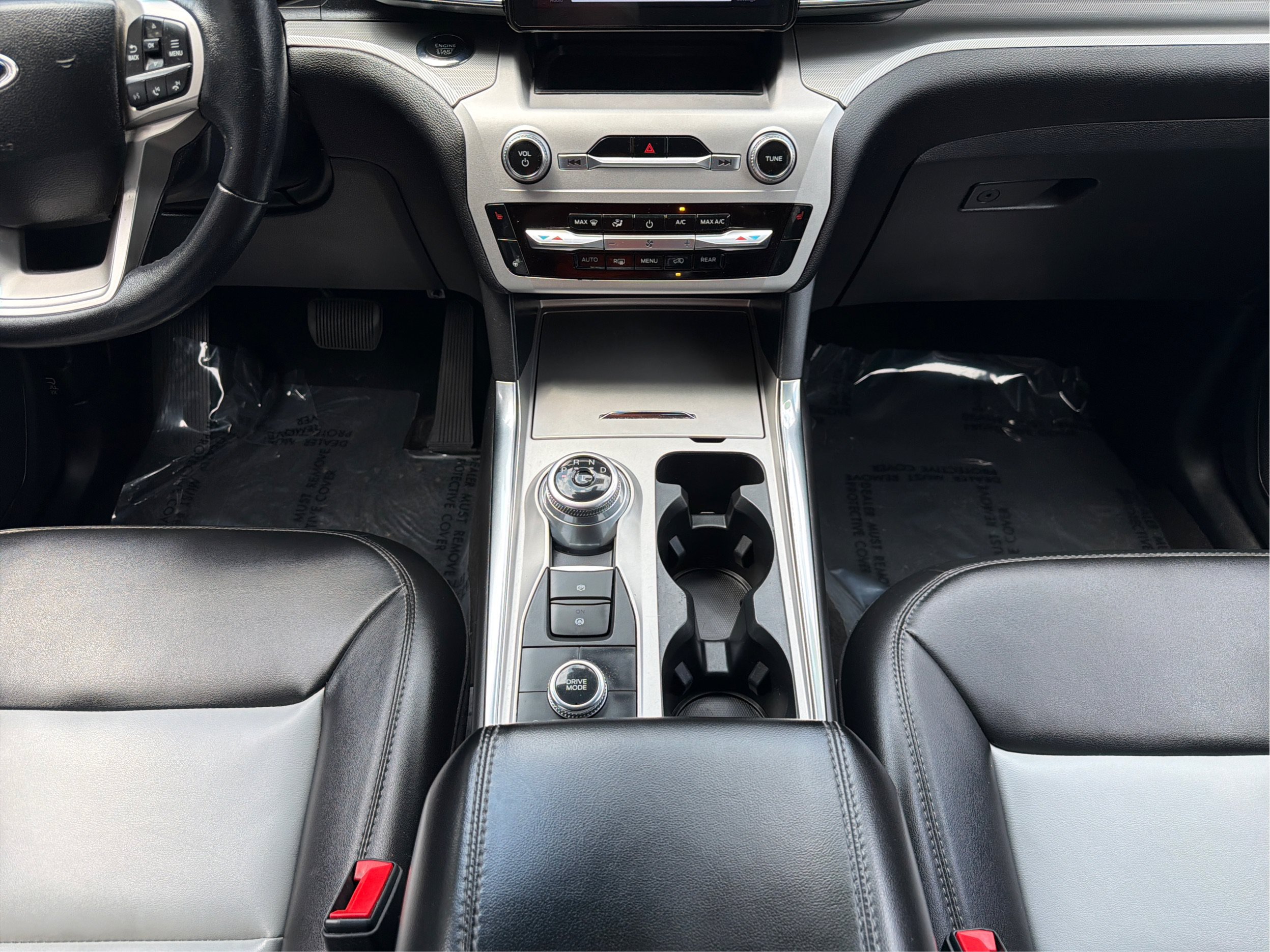 Used 2022 Ford Explorer XLT w/ Equipment Group 202A AWD/4WD image 18