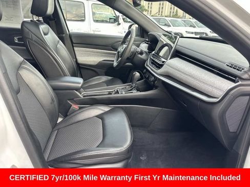 Used 2023 Jeep Compass Latitude w/ Sun and Sound Group AWD/4WD image 10