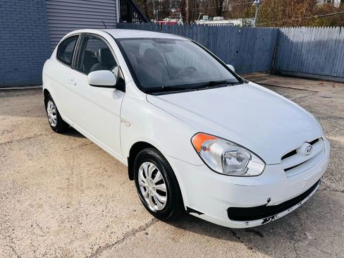 Used 2010 Hyundai Accent GS image 4