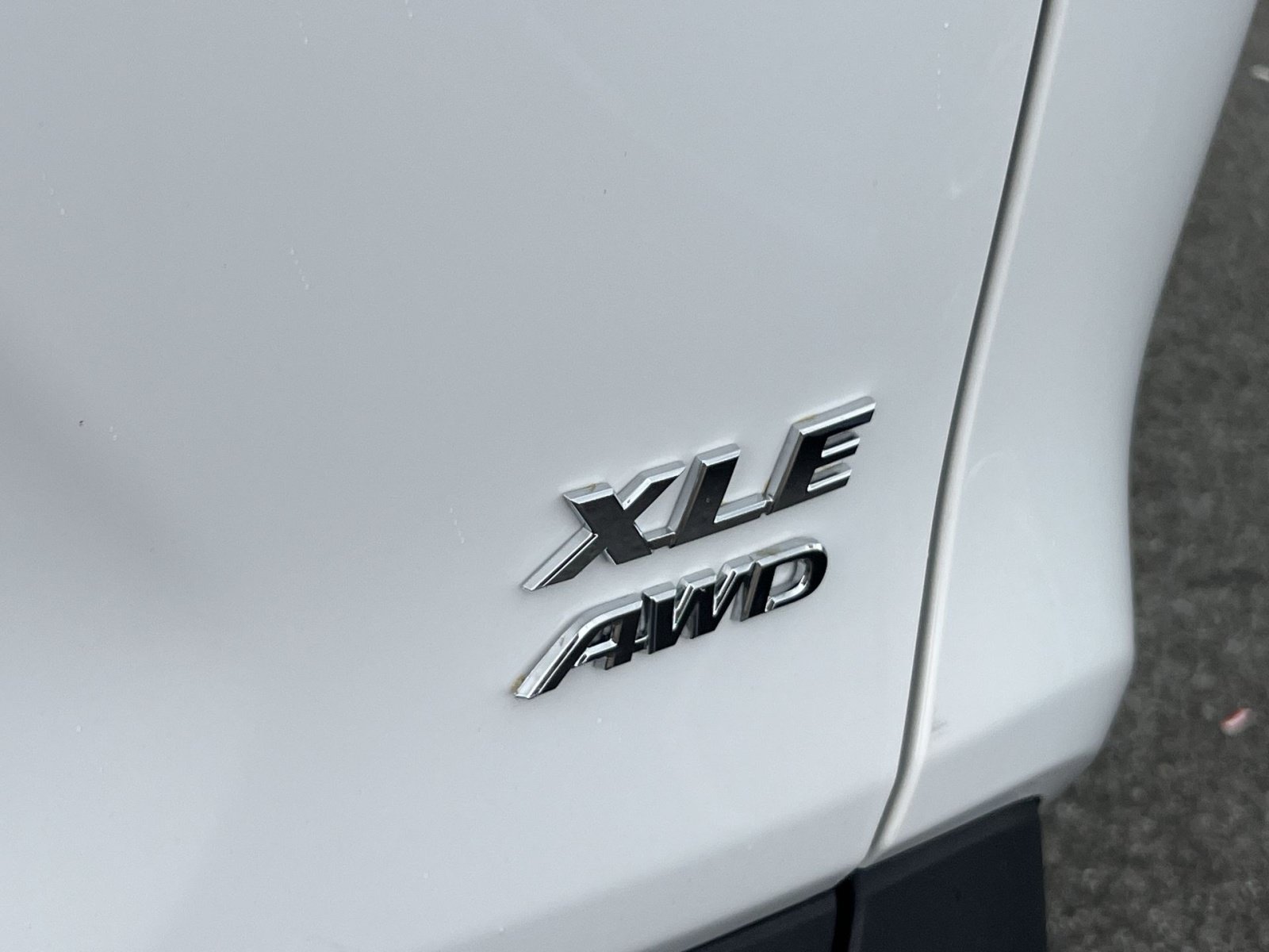Used 2025 Toyota RAV4 XLE AWD/4WD image 27