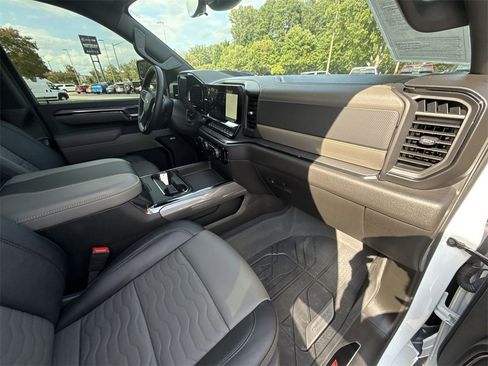 Used 2024 Chevrolet Silverado 2500 ZR2 w/ Technology Package image 29