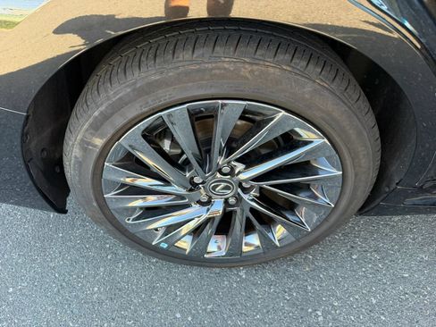 Used 2024 Lexus ES 300h Ultra Luxury w/ Accessory Package (Z2) FWD image 32