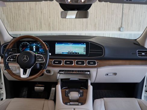 Used 2022 Mercedes-Benz GLS 580 4MATIC image 17