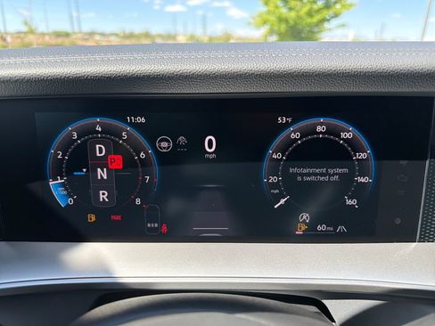 Certified 2025 Volkswagen Tiguan SE image 18