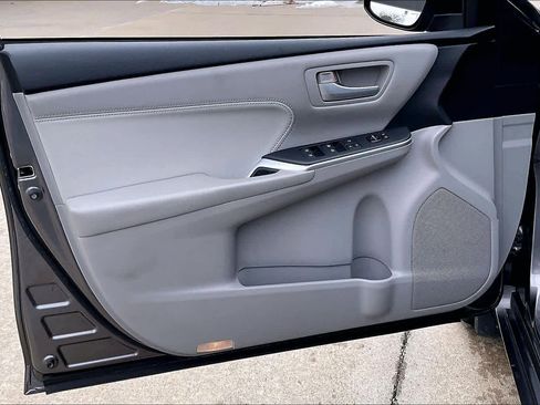 Used 2015 Toyota Camry XLE image 21