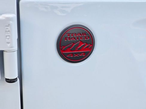 Used 2024 Jeep Gladiator Rubicon AWD/4WD image 34